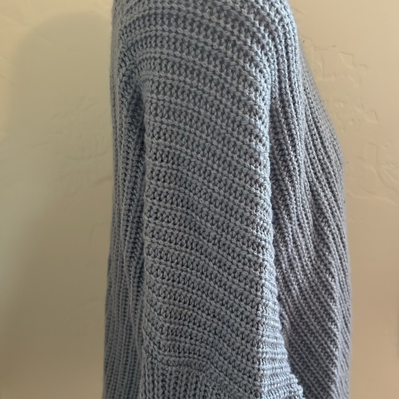 Luna Ivy V-Neck Knit Sweater - blue - Picture 3 of 4